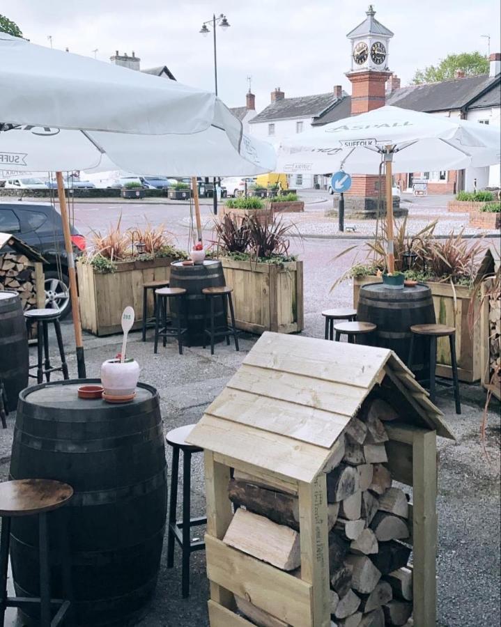 The Castle Inn Usk Exterior photo