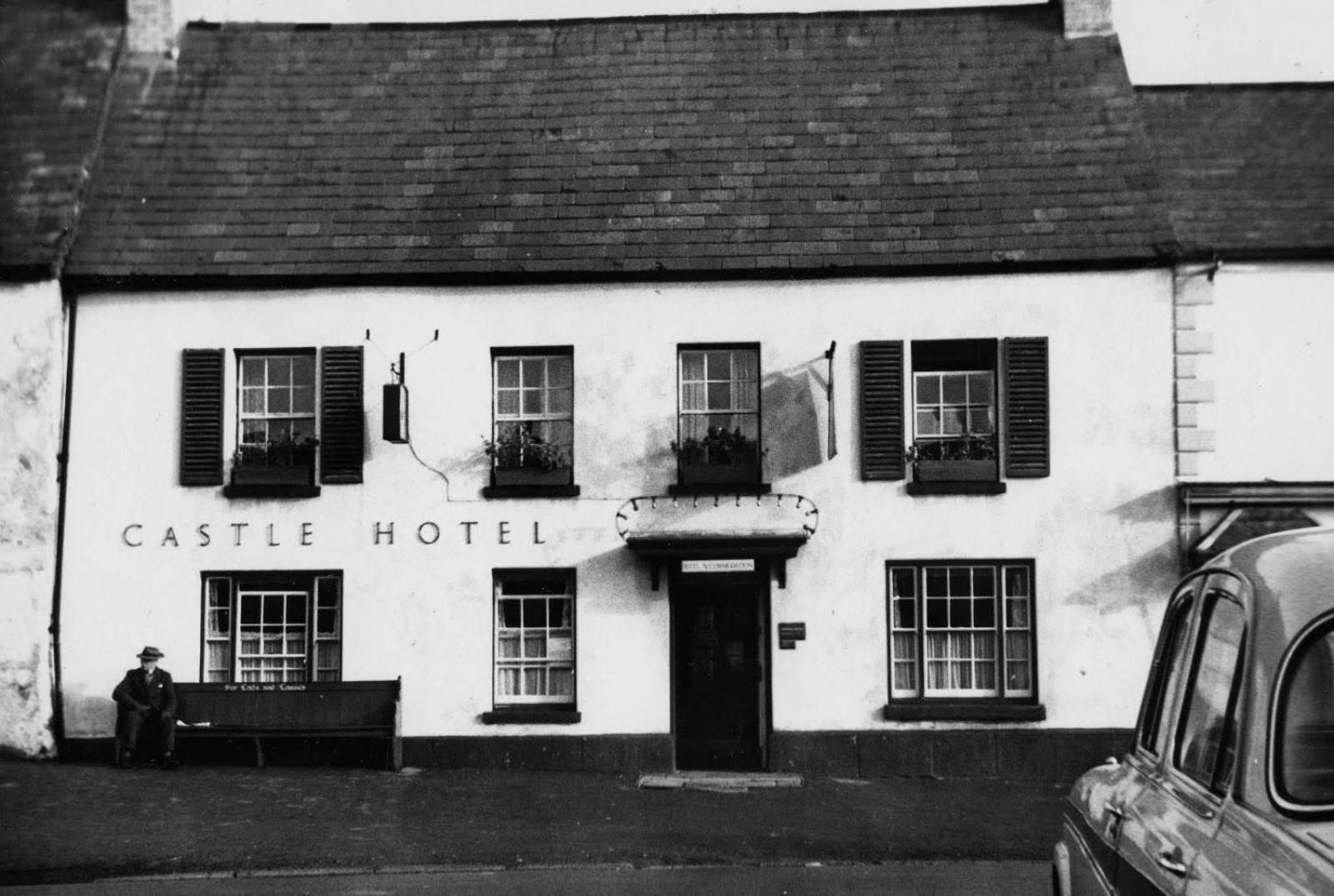 The Castle Inn Usk Exterior photo