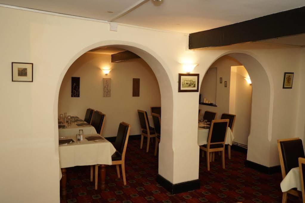The Castle Inn Usk Exterior photo